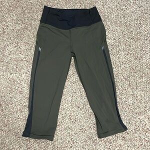 New Lululemon cropped mesh insert pants
